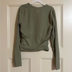 Lululemon long sleeve size 4